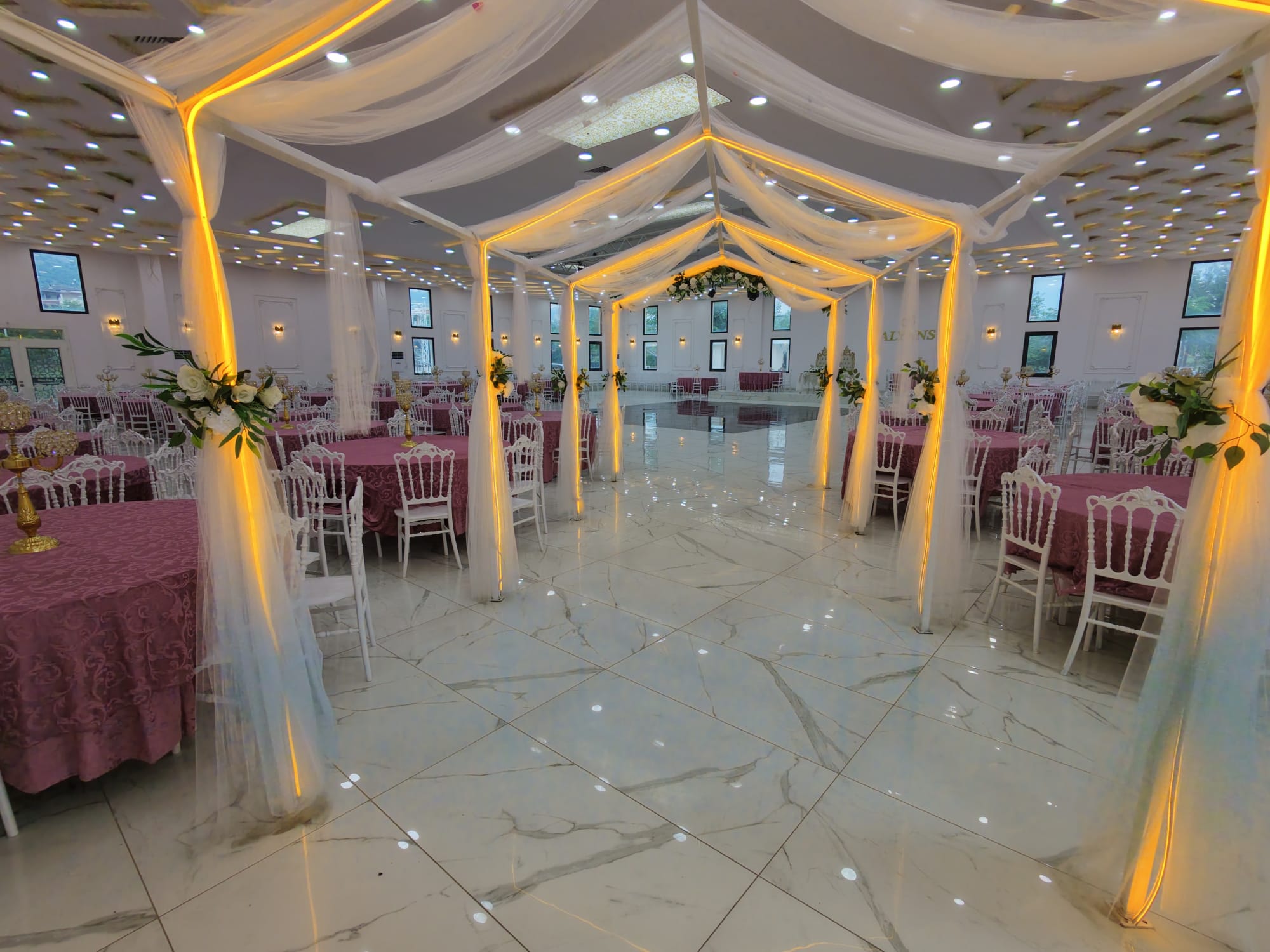Alyans Garden ışıklı tüllü giriş koridoru