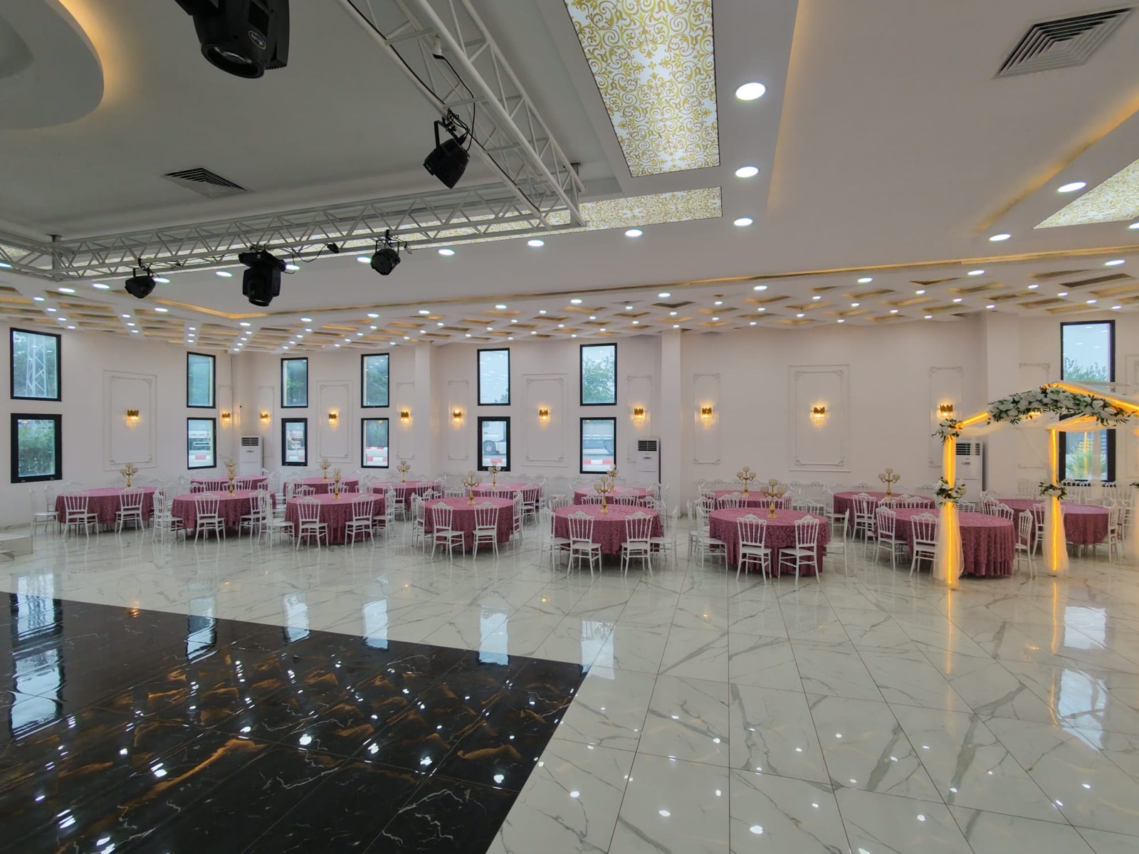 Alyans Garden salon ve karşılama alanı