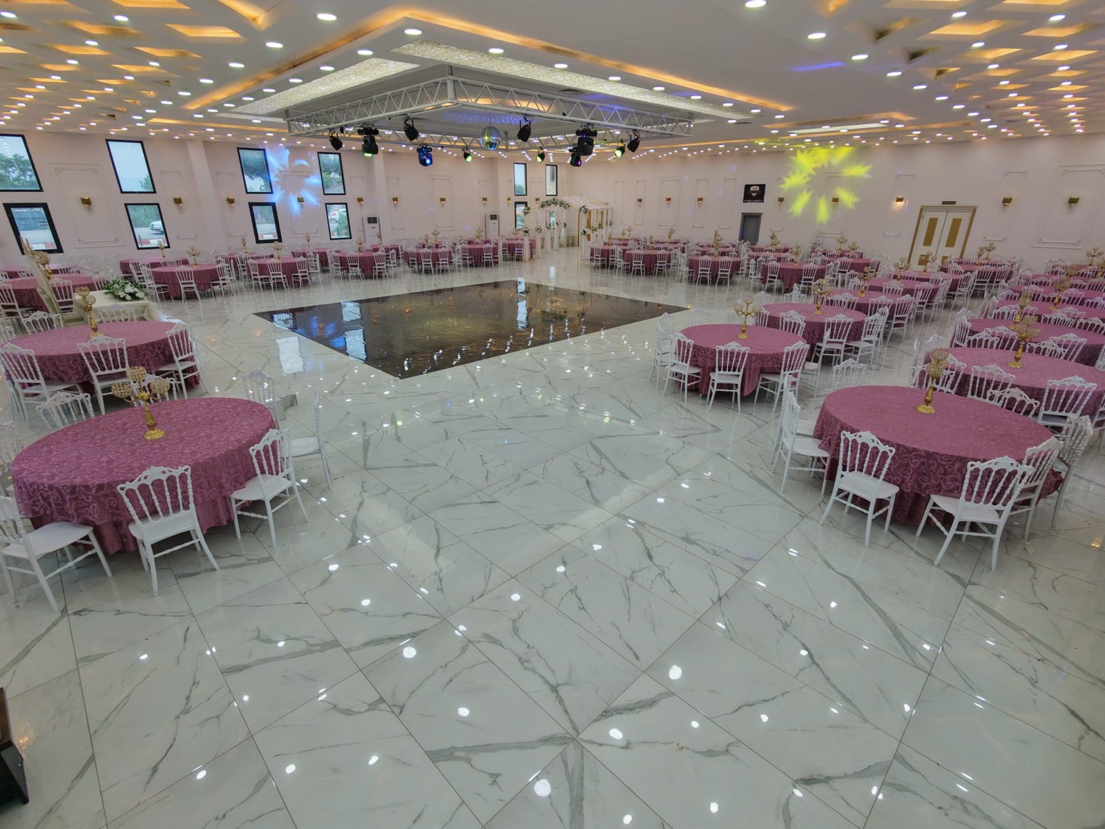 Alyans Garden kapalı salon ve dans alanı